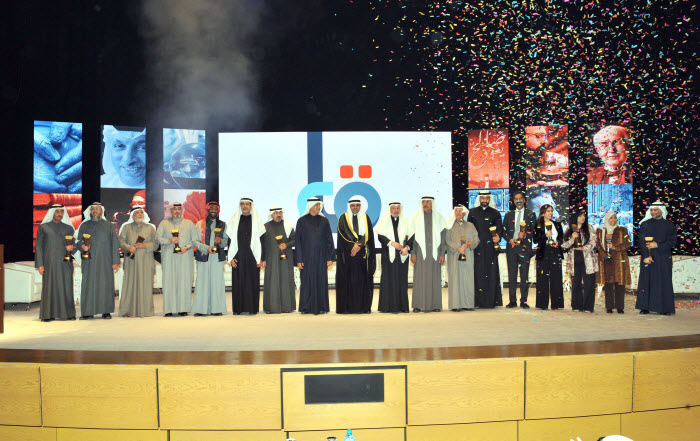 الجبري في صورة جماعية مع الفائزين بجوائز الدولة التقديرية والتشجيعية لعام 2018